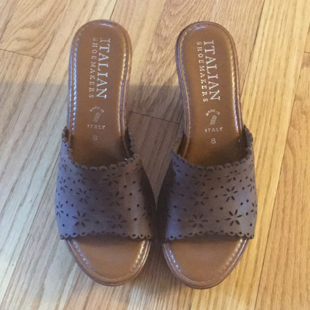Brown wedge